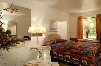 Fall Creek Inn & Suites Branson 995 State Highway 165