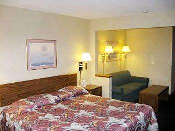 Economy Inn & Suites Cedar Rapids 3245 Southgate Pl Sw