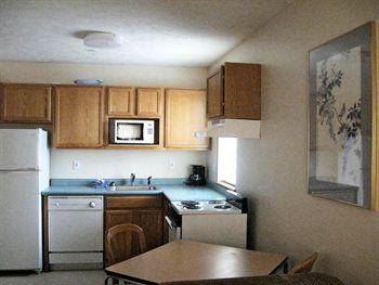 Handys Extended Stay Suites 66 College Pkwy