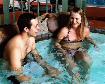 Edgewater Hotel Gatlinburg 402 River Road
