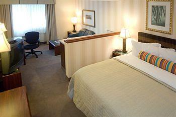 Phoenix Inn Suites Lake Oswego 14905 SW Bangy Road