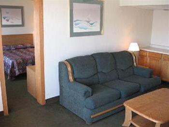 GuestHouse Inn & Suites Lincoln (Nebraska) 5250 Cornhusker Highway