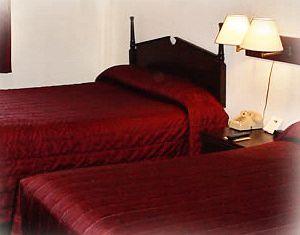 Guest House Inn & Extended Stay Lubbock 3815 21st St.