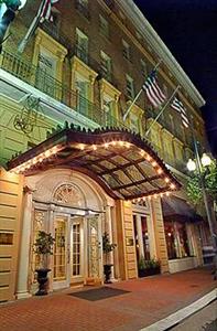 Lafayette Hotel New Orleans 600 St Charles Avenue