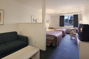 Briarwood Suites Portland (Oregon) 7740 SE Powell Blvd