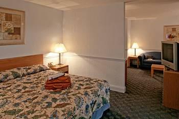 Oglethorpe Inn & Suites Savannah 7110 Hodgson Memorial Dr