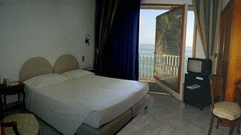 Hotel Maga Circe San Felice Circeo Via A. Bergamini 7