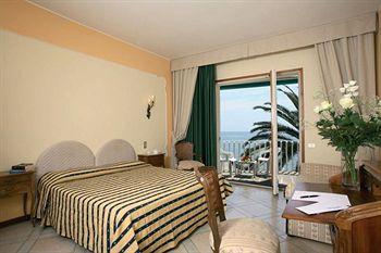 Hotel Maga Circe San Felice Circeo Via A. Bergamini 7