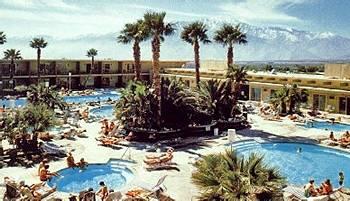 Desert Hot Springs Hotel 10805 Palm Drive