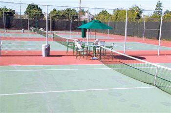 Casa Via Mar Inn & Tennis Club Port Hueneme 377 W Channel Islands Blvd