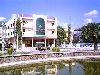 Golden Palace Hotel Battambang In front of Soun Yu Van Garden, Behind Ta Dambang about 300 metters