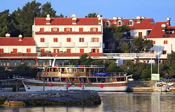 Odisej Hotel Govedari Pomena b.b.