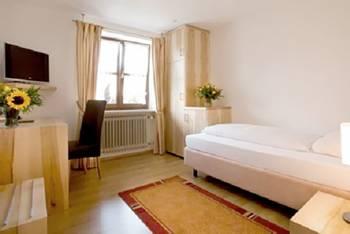 Hotel & Gasthof Wadenspanner Altdorf Kirchgasse 2