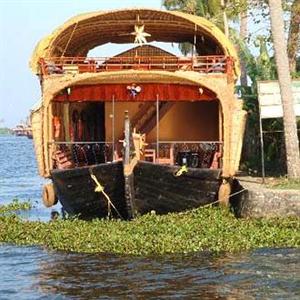 Indraprastham Holidays Houseboats Kumarakom Aruna Bhavan Mythrynagar, M.L. Road