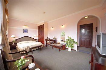 Golf 1 Hotel Da Lat 11 Dinh Tien Hoang Street