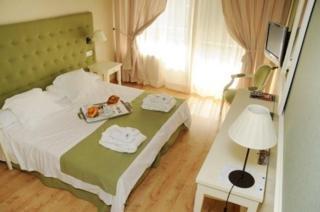 Hotel Les Dryades Golf & Spa Pouligny-Notre-Dame 28 rue du Golf