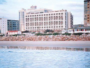 Hotel Costa da Caparica Avenida General Humberto Delgado 47