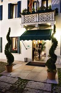 Scala Hotel Treviso Via Cal di Breda 1, (ang. Viale Felissent)