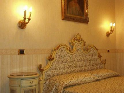 Ai Savoia Bed & Breakfast Turin Via del Carmine 1