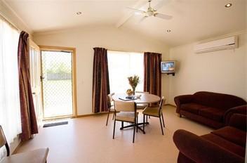 Big4 Crossroads Holiday Park Accommodation Mildura 860 Fifteenth Street (cnr Deakin Ave)