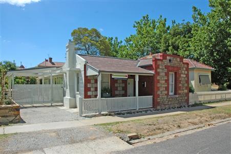 Tuckpoint Cottage 60 Kennedy St