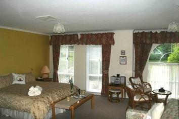 Claddagh House Bed & Breakfast Gosford 421 Avoca Drive Green Point