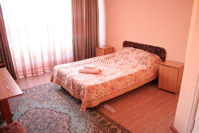 Sun Rise Hotel Almaty 13 Yassaui Str.