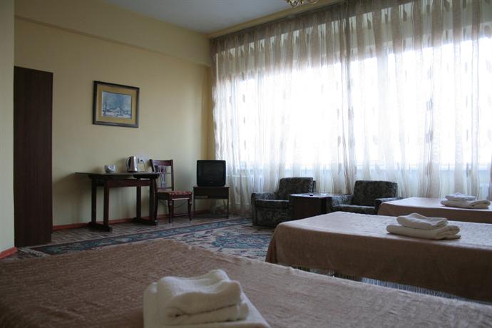 Sun Rise Hotel Almaty 13 Yassaui Str.