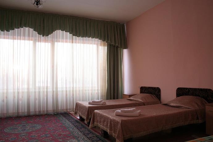 Sun Rise Hotel Almaty 13 Yassaui Str.