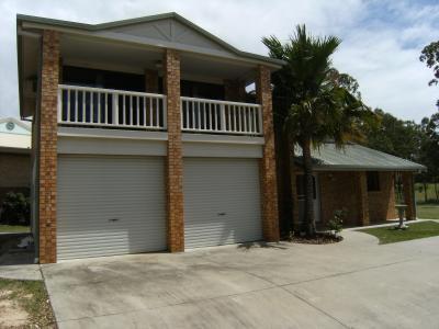 Beach 'n' Reef Motel Boyne Island 55-59 Wyndham Avenue