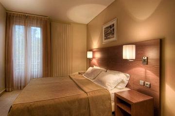 Hotel Gabriel Issy-les-Moulineaux 32 Boulevard Des Freres Voisin