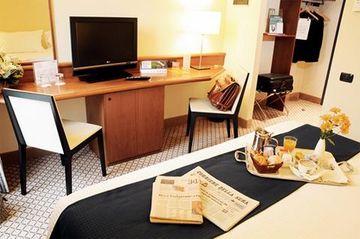 Holiday Inn Milan Linate Airport Peschiera Borrome VIA BUOZZI 2