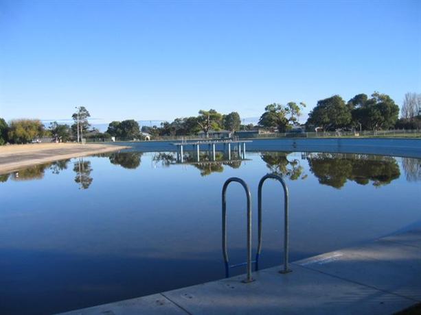 Millicent Lakeside Caravan Park Cabins 12 Park Tce, SA , 5280