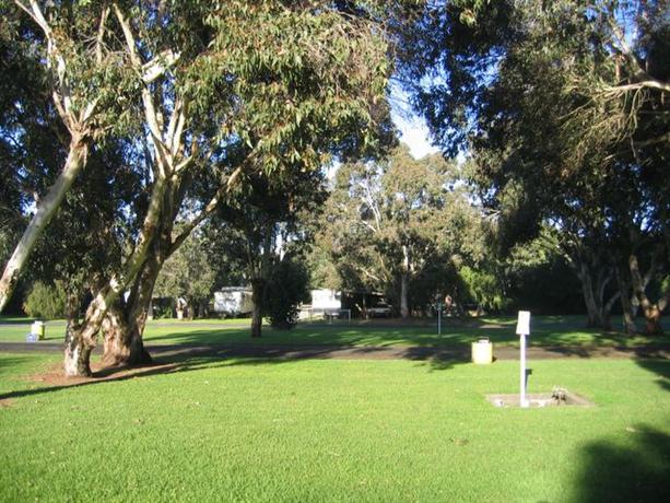 Millicent Lakeside Caravan Park Cabins 12 Park Tce, SA , 5280