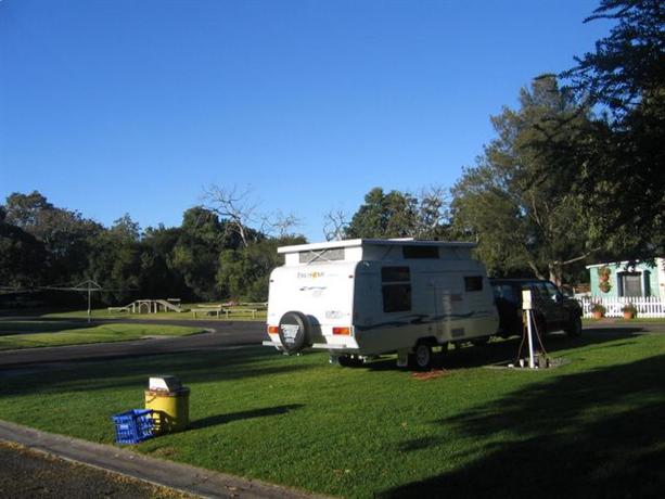 Millicent Lakeside Caravan Park Cabins 12 Park Tce, SA , 5280