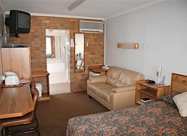 Granite Court Motel Stanthorpe 34 WALLANGARRA ROAD