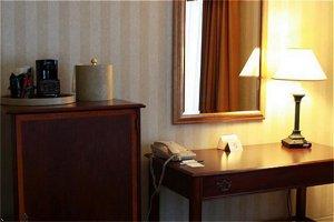 Holiday Inn Airport Manchester (New Hampshire) 2280 Brown Avenue