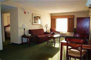 Holiday Inn Airport Manchester (New Hampshire) 2280 Brown Avenue