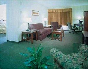 Holiday Inn Airport Manchester (New Hampshire) 2280 Brown Avenue