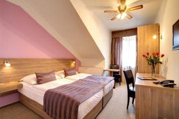 Denisa Hotel Prague Narodni obrany 33