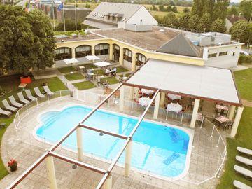 Holiday Inn Nevers Magny-Cours Ferme du Domaine de Bardonnay