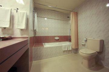 Howard Johnson Hotel Bur Dubai Khaleed Bin Waleed Road, Bur Dubai