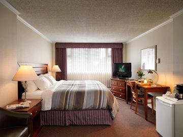 Chateau Hotel & Suites Victoria 740 Burdett Avenue