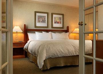 Chateau Hotel & Suites Victoria 740 Burdett Avenue