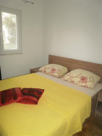 Apartments Lorena Trogir Tudorski put 8