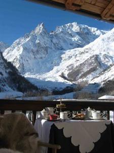 Auberge De La Maison Hotel Courmayeur Via Passerin d'Entreves 16