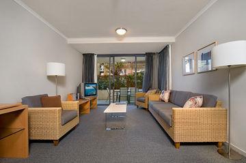 Swell Resort Gold Coast 1 Ocean Street (Cnr Highway) Burleigh Heads