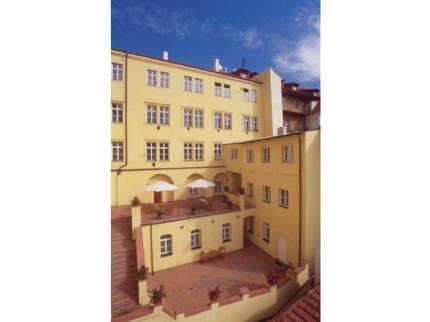 Domus Henrici Hotel Prague Loretanska 11