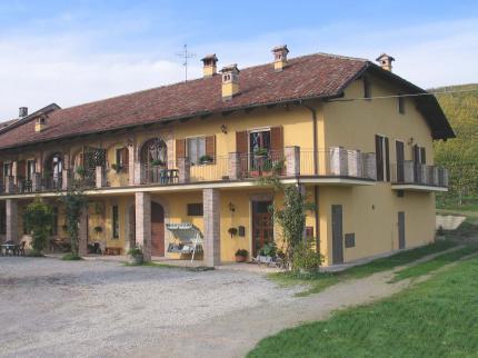 Cascina Rocca Agriturismo La Morra Fraz. Annunziata - Strada provinciale Alba-Barolo