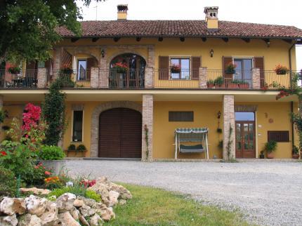 Cascina Rocca Agriturismo La Morra Fraz. Annunziata - Strada provinciale Alba-Barolo